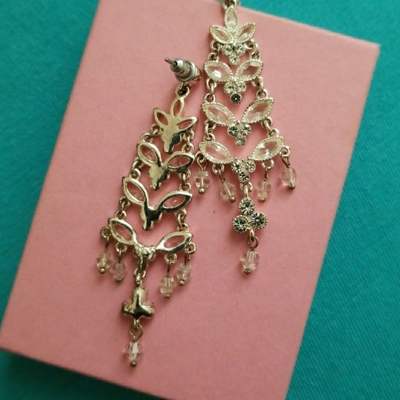 Fancy Boutique Bridal Silver Rhinestone earrings - Picture 3 of 4